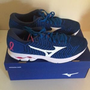 Mizuno Waveknit R2- Brand new in Box